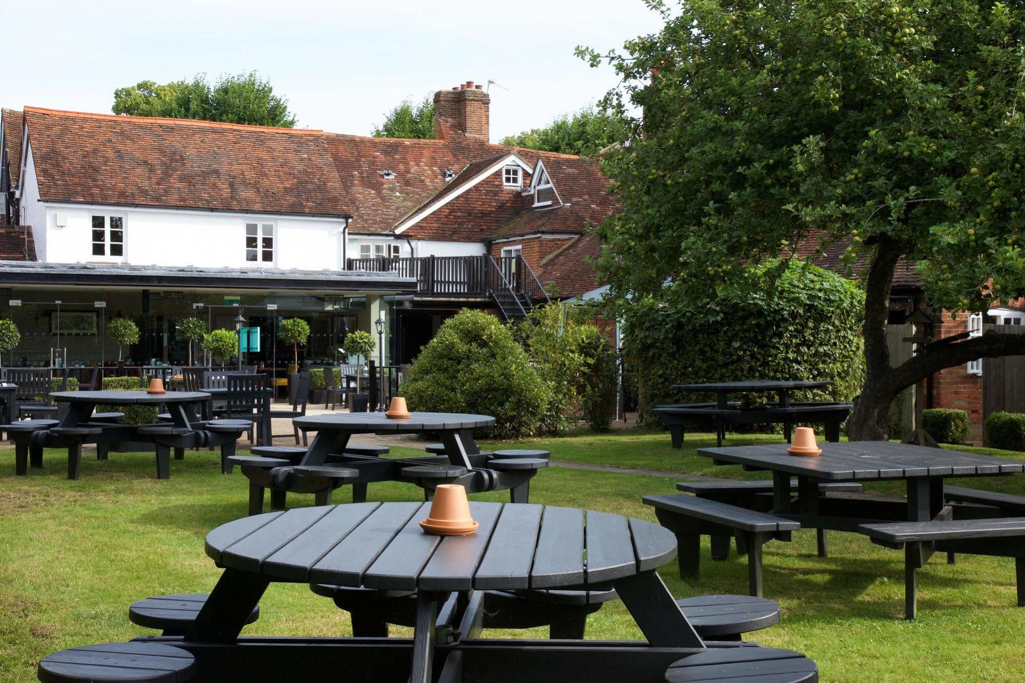 The Talbot Inn Woking Exterior photo